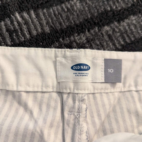 Old Navy Shorts. Size 10 - Picture 3 of 5